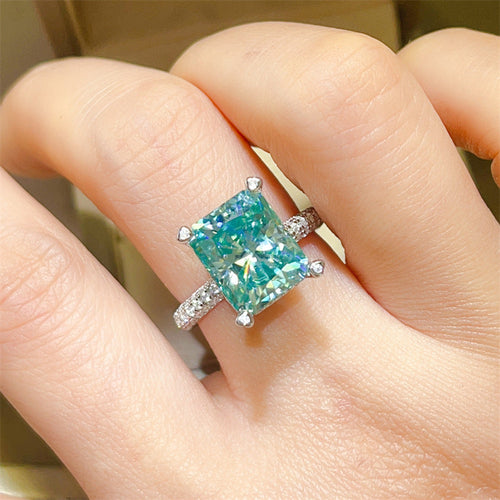 LuxeJewels™ ParaGreen Royal 5K Moissanite Signature Ring | Collector's Edition